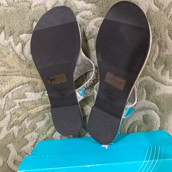 Max Collection Good Condition Silver Shoe - Picture 3 of 4